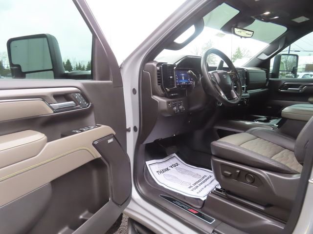 Used 2024 Chevrolet Silverado 2500 ZR2 w/ Technology Package image 19