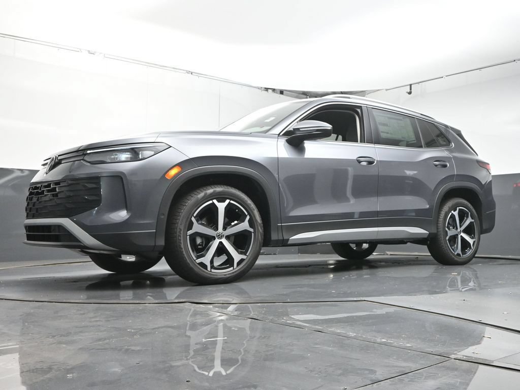 Used 2025 Volkswagen Tiguan SE FWD image 36