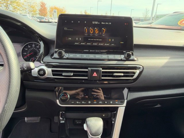 Certified 2022 Kia Seltos SX w/ Sunroof Package AWD/4WD image 17