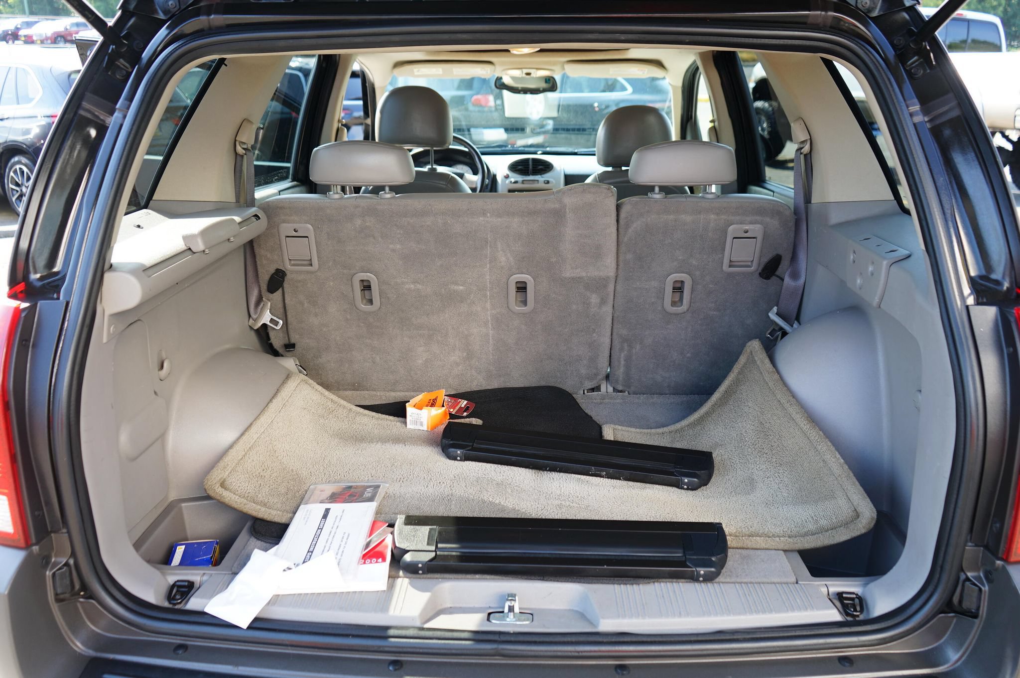 Used 2004 Saturn Vue AWD V6 w/ Leather Appointments Pkg image 9