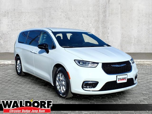 New 2026 Chrysler Pacifica Select