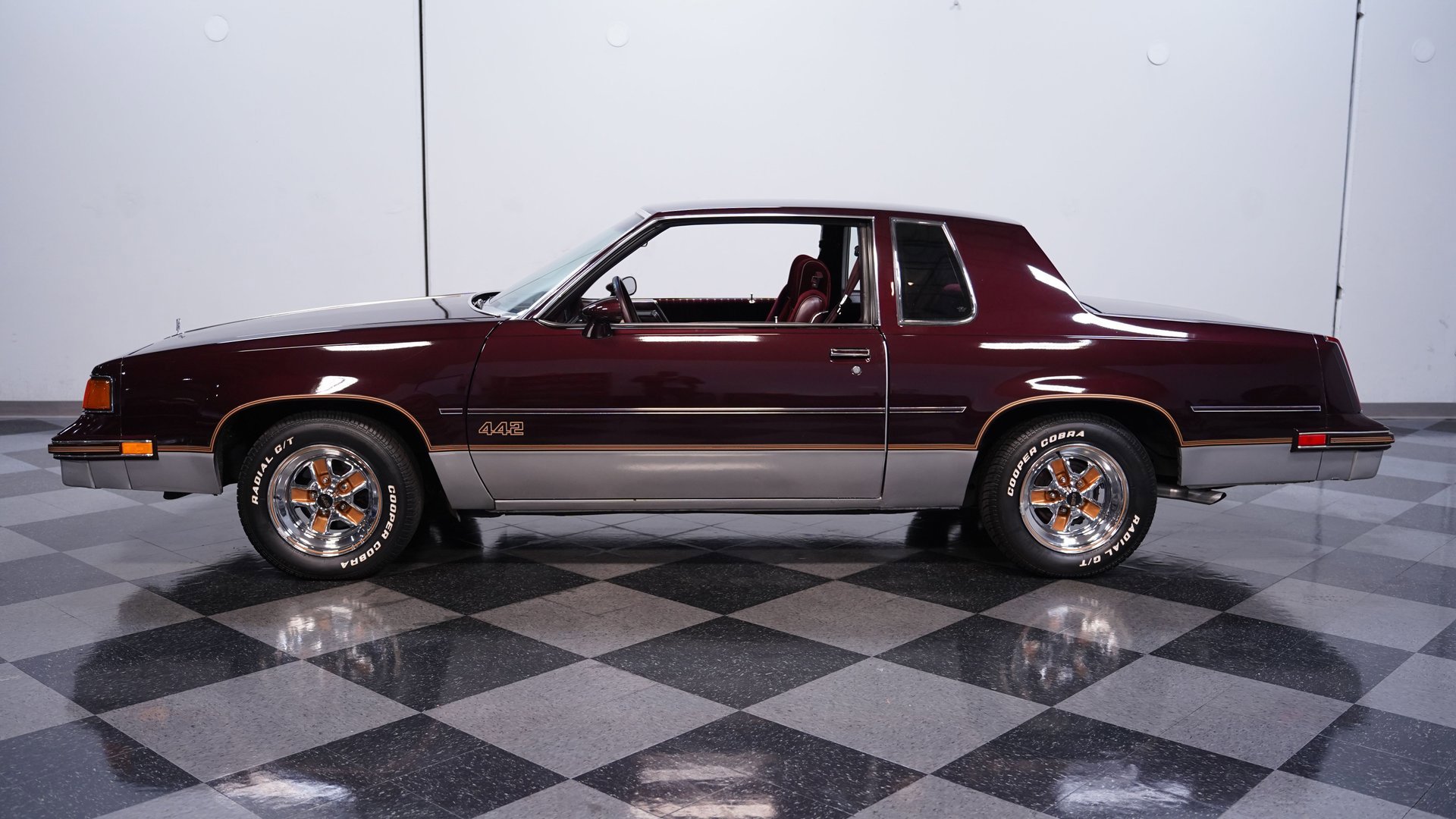 Used 1987 Oldsmobile Cutlass Supreme Salon image 2