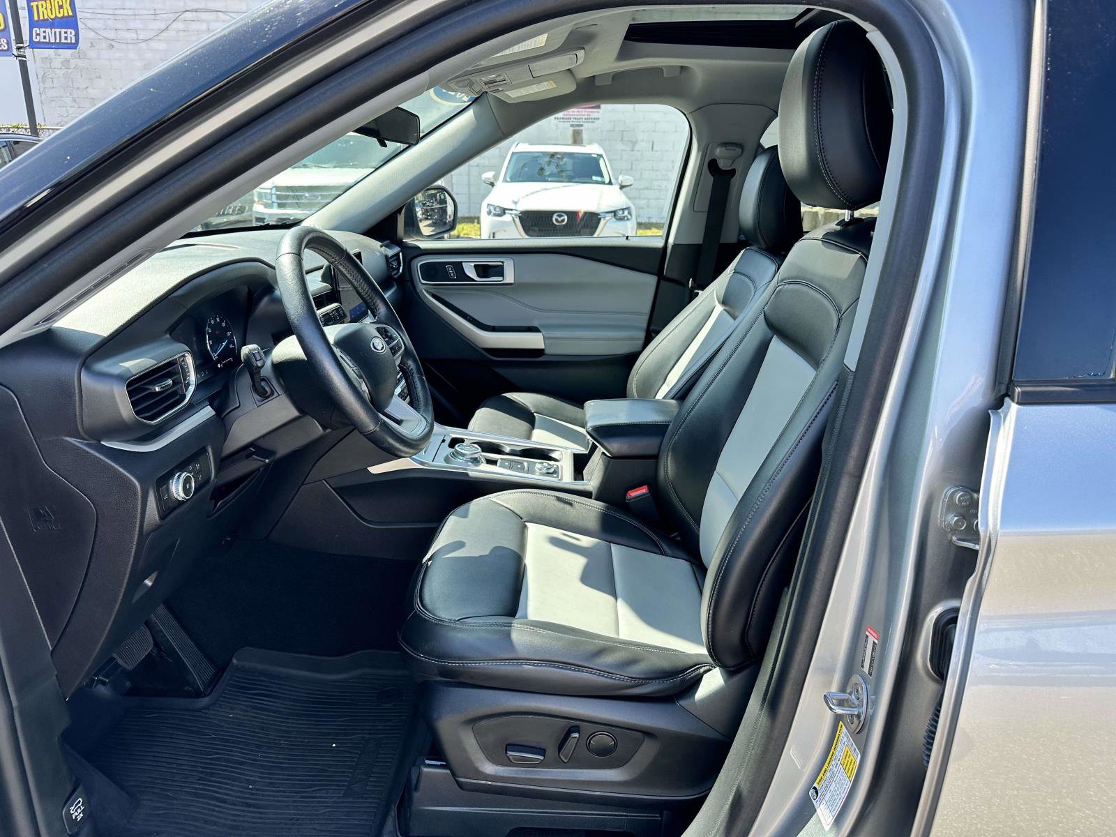 Used 2023 Ford Explorer XLT w/ Equipment Group 202A image 12