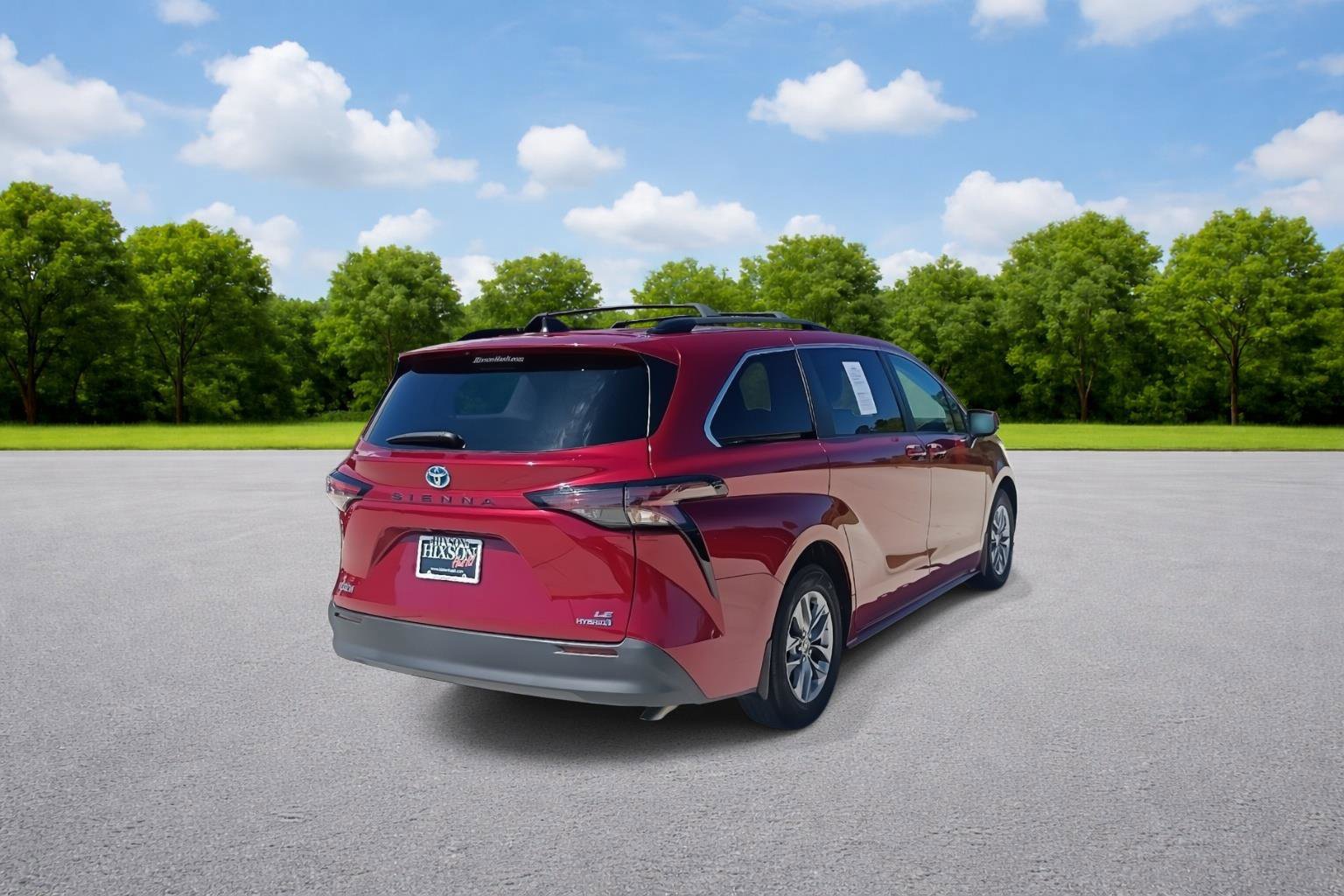 Used 2023 Toyota Sienna LE image 7