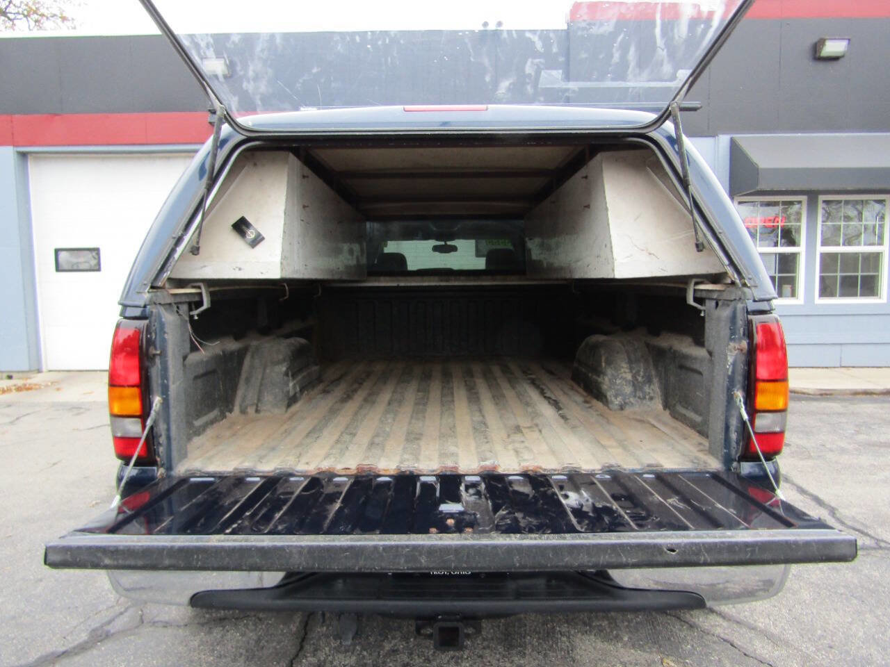 Used 2005 GMC Sierra 3500 SLT w/ Heavy-Duty Power Package image 13