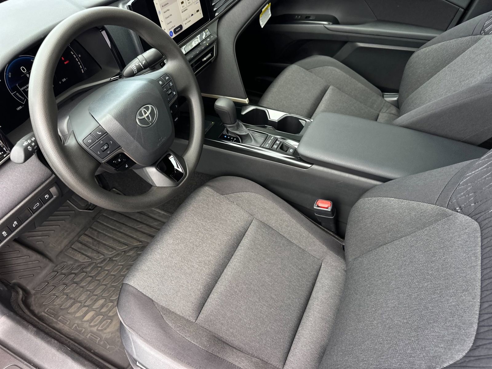 Used 2025 Toyota Camry LE w/ Convenience Package image 10