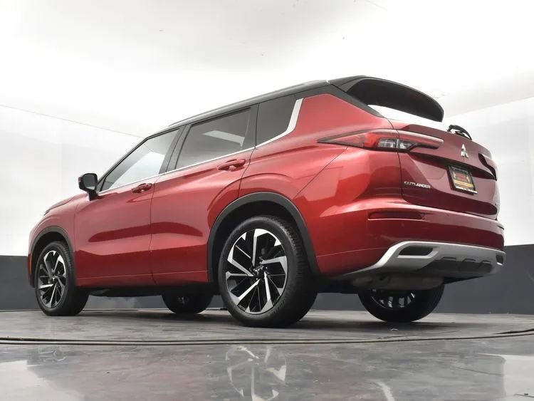 Used 2024 Mitsubishi Outlander SEL image 12