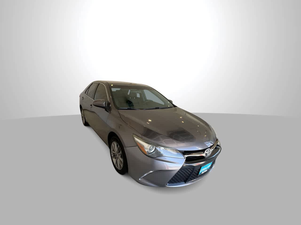 Used 2016 Toyota Camry SE FWD image 2