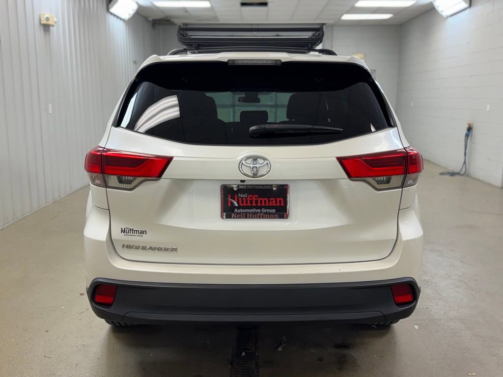 Used 2018 Toyota Highlander LE FWD image 6