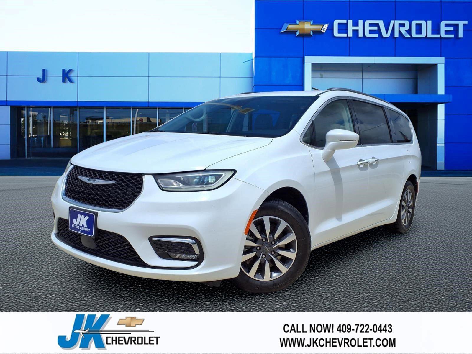 Used 2021 Chrysler Pacifica Touring-L FWD image 1