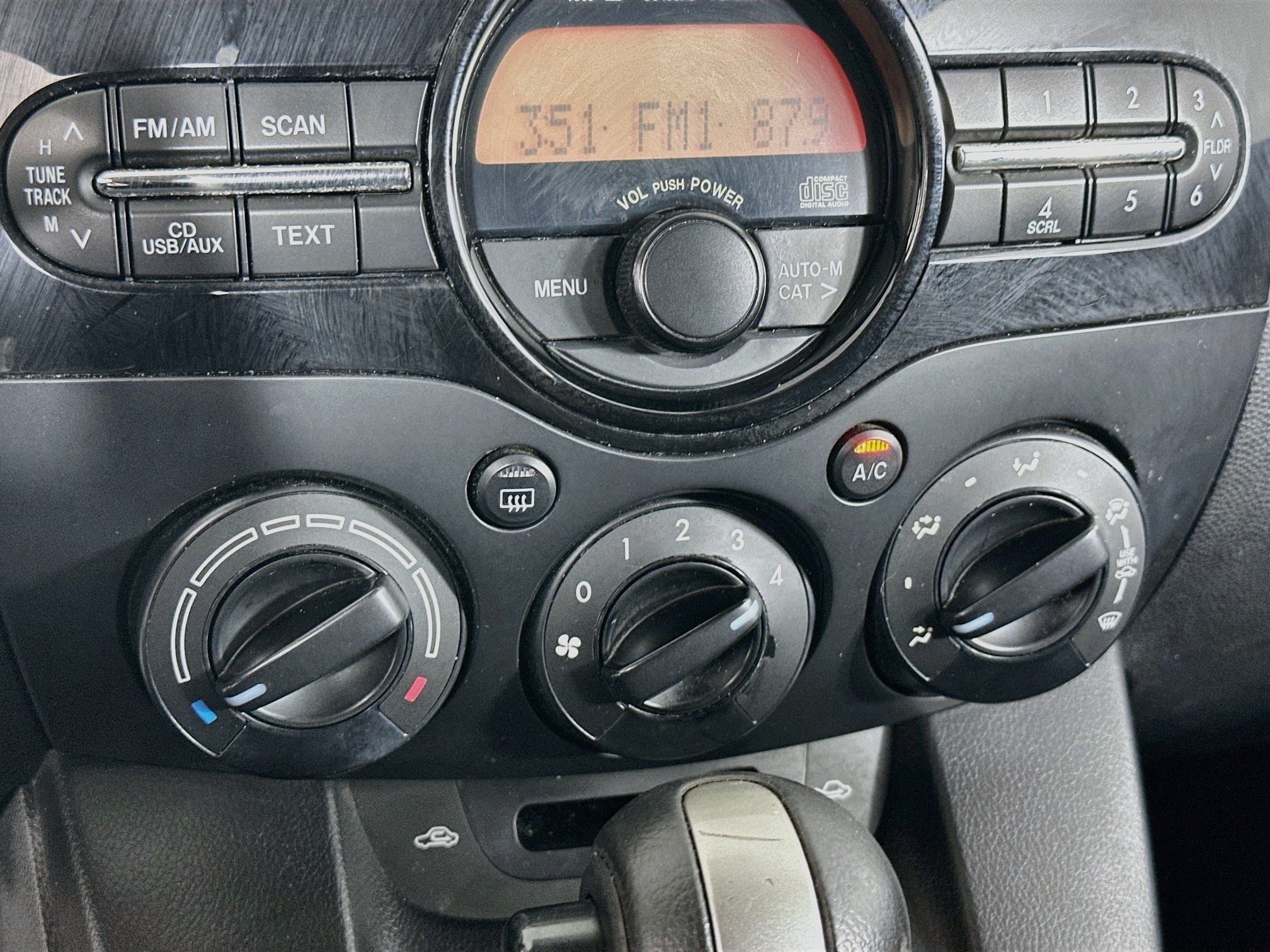 Used 2014 MAZDA MAZDA2 Sport FWD image 21
