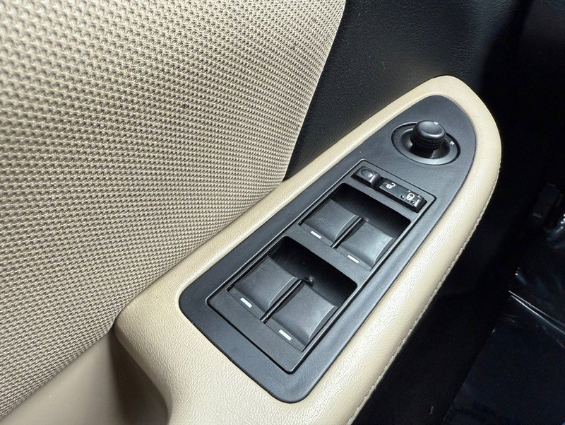 Used 2013 Dodge Avenger SE FWD image 26