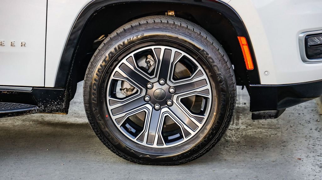 Certified 2024 Jeep Wagoneer Series II w/ Flexible Seating Group image 11