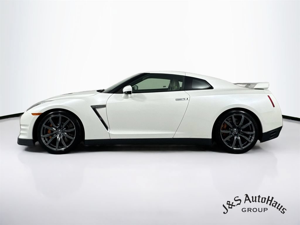Used 2013 Nissan GT-R Premium AWD/4WD image 4