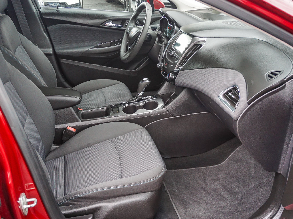 Used 2018 Chevrolet Cruze LT w/ Convenience Package FWD image 13