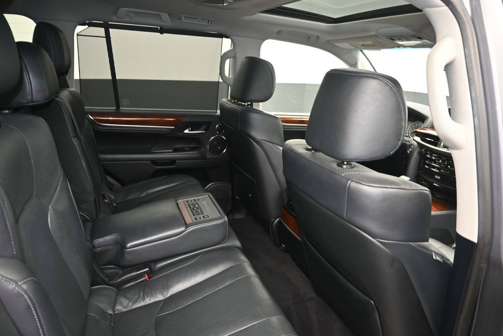 Used 2019 Lexus LX 570 4WD w/ Luxury Package image 11