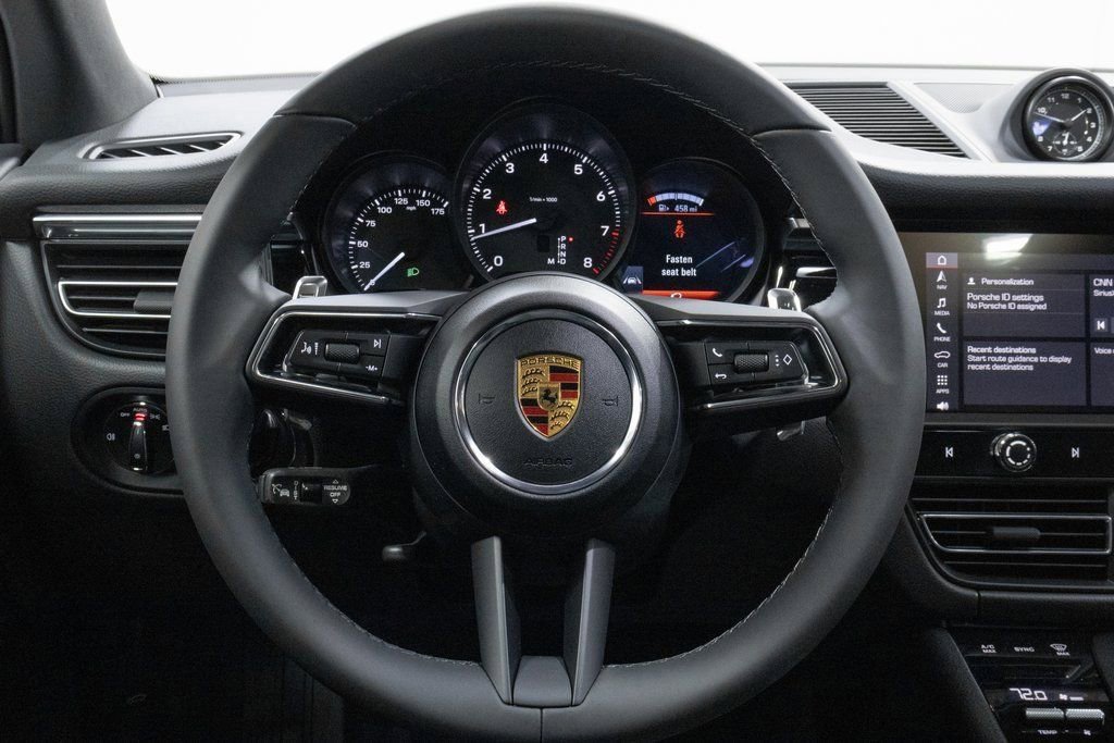 Certified 2025 Porsche Macan image 14