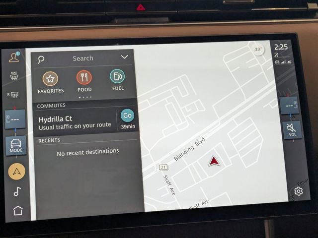 Used 2024 Land Rover Range Rover Long Wheelbase SE image 24