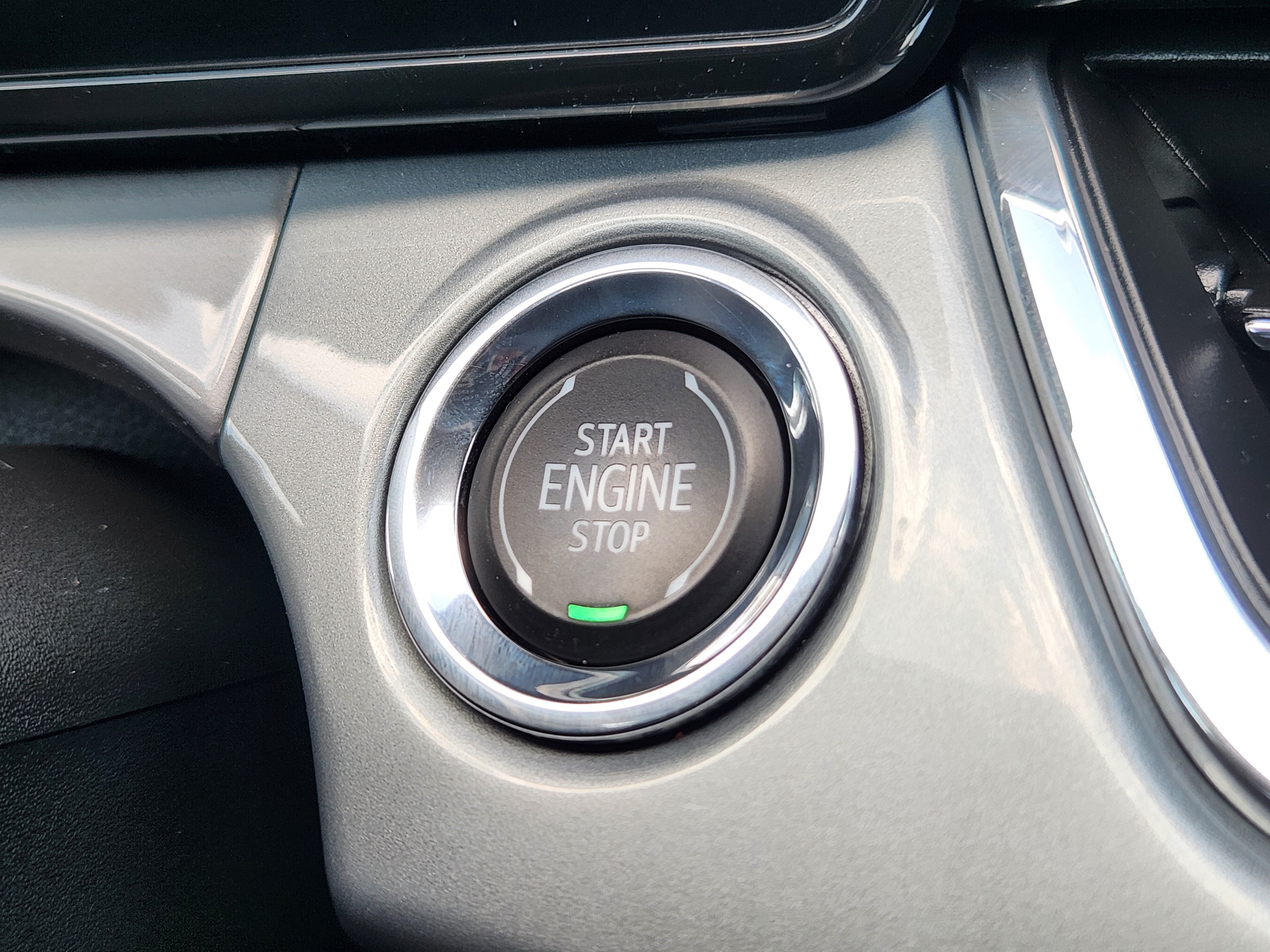 Used 2025 Chevrolet Trax LT FWD image 19