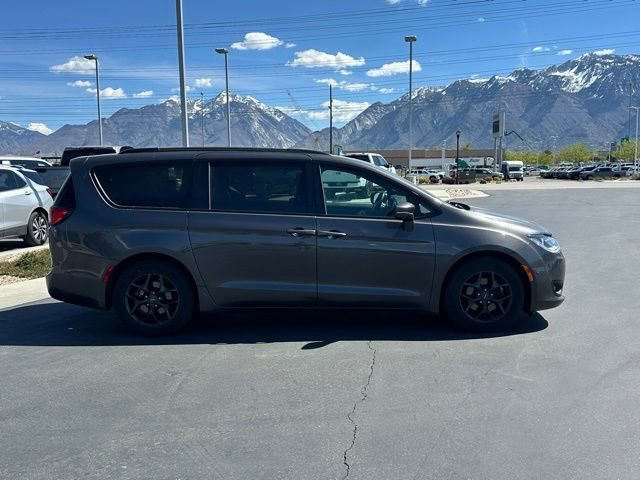 Used 2020 Chrysler Pacifica Limited w/ Advanced Safetytec Group FWD image 25