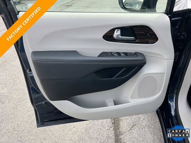 Used 2024 Chrysler Pacifica Limited image 27