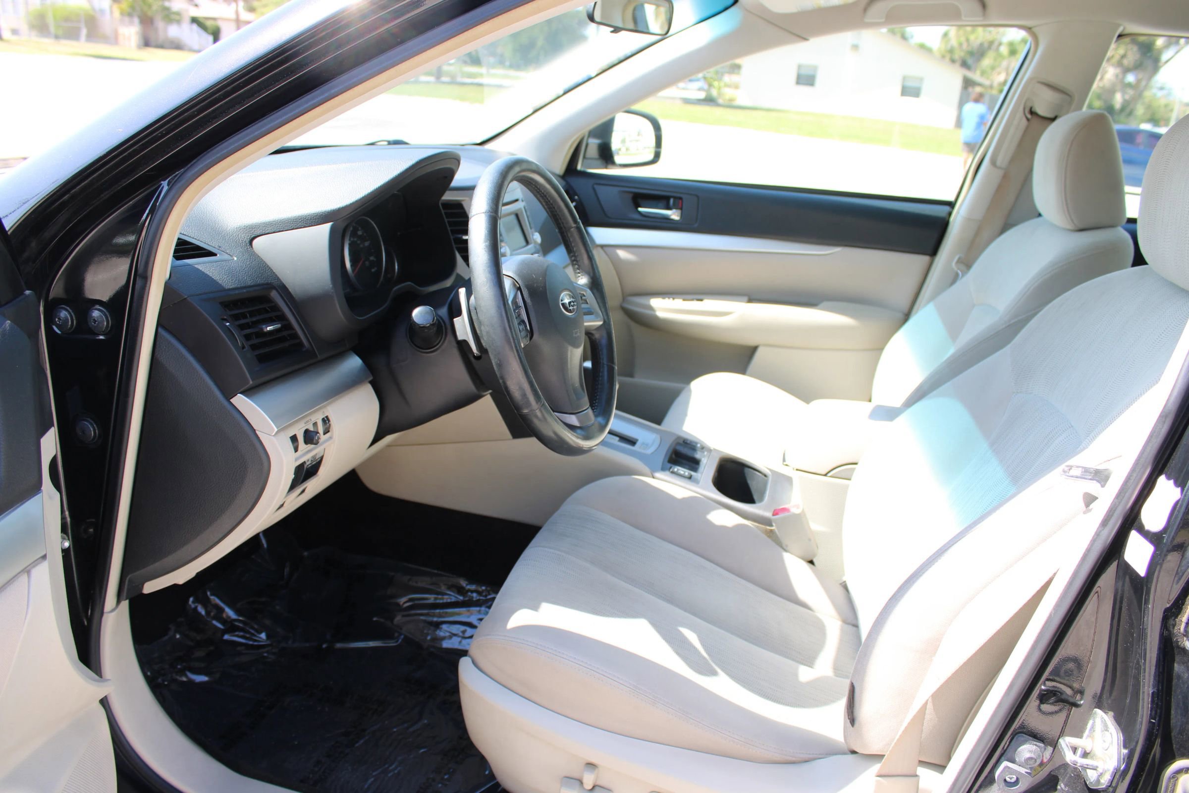 Used 2014 Subaru Legacy 2.5i Premium AWD/4WD image 6