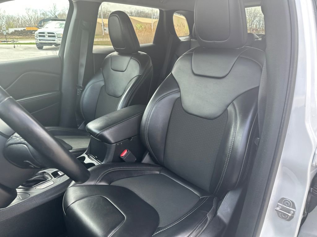 Used 2019 Jeep Cherokee Latitude Plus w/ Cold Weather Group image 10