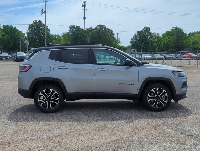 Used 2024 Jeep Compass Limited AWD/4WD image 4