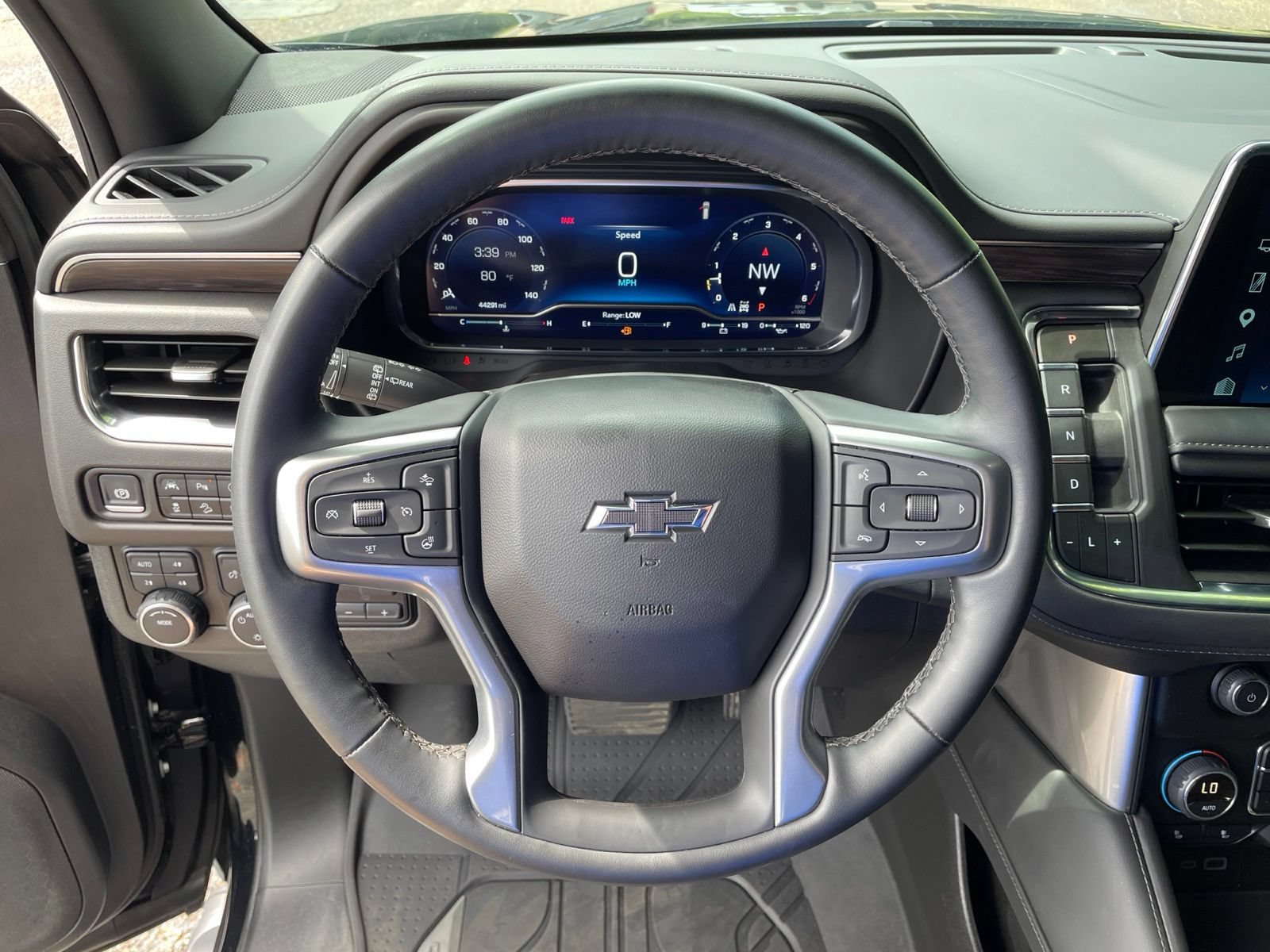 Used 2024 Chevrolet Suburban Z71 w/ Luxury Package AWD/4WD image 22