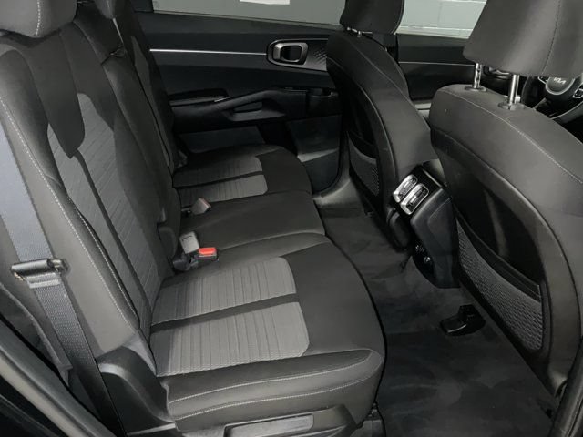 Used 2023 Kia Sorento LX FWD image 8