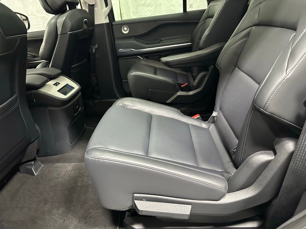 Used 2025 Lincoln Navigator Reserve image 47