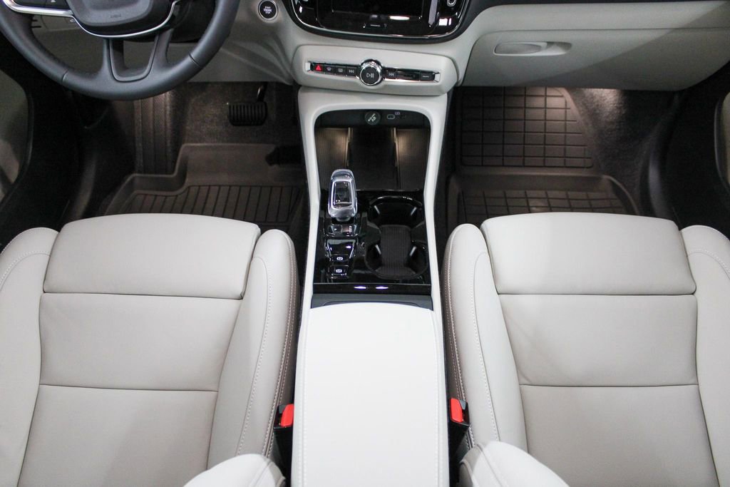 New 2026 Volvo XC40 B4 Plus w/ Protection Package Premier FWD image 21