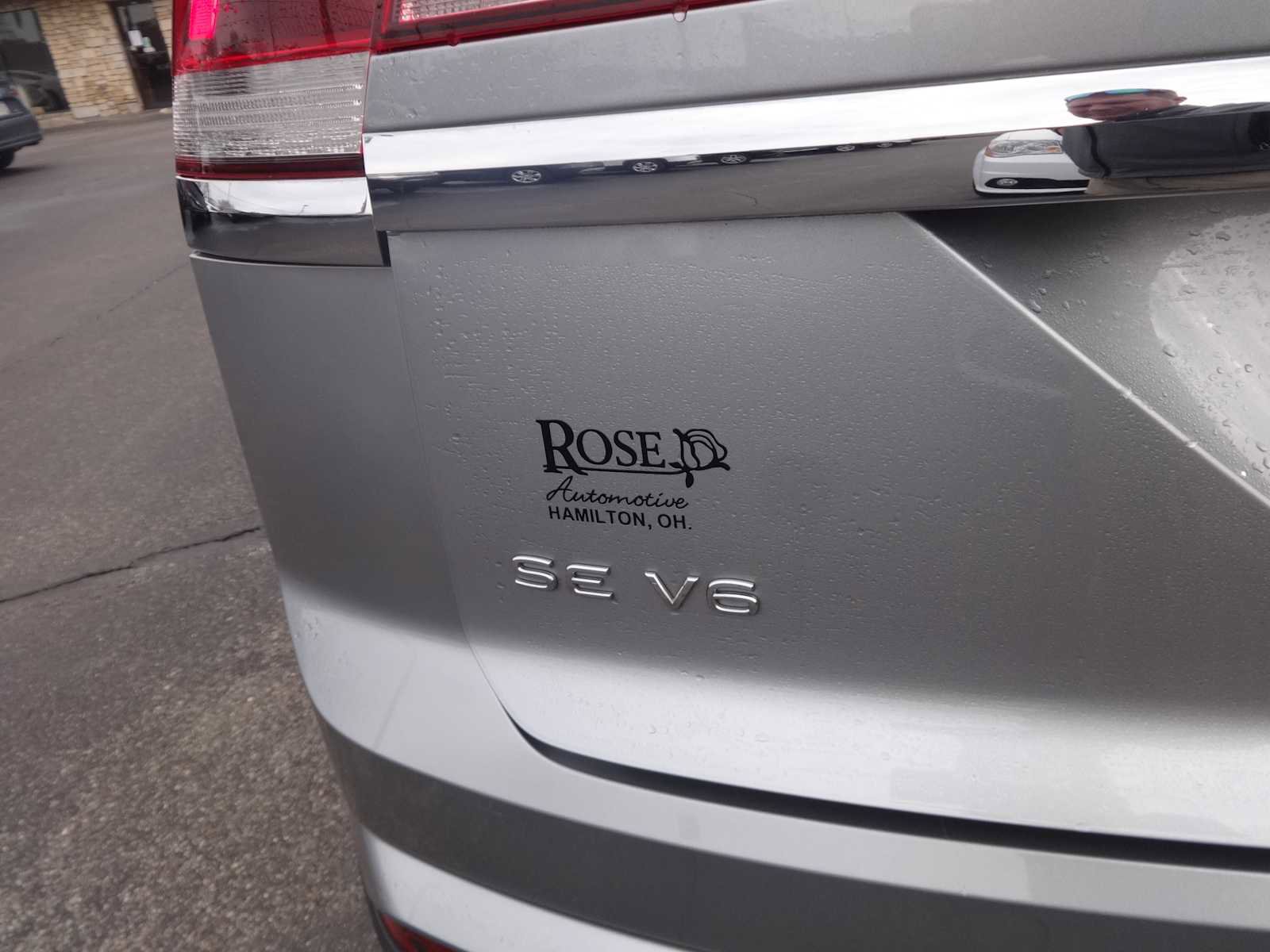 Used 2020 Volkswagen Atlas Cross Sport SE w/ Towing Package image 9