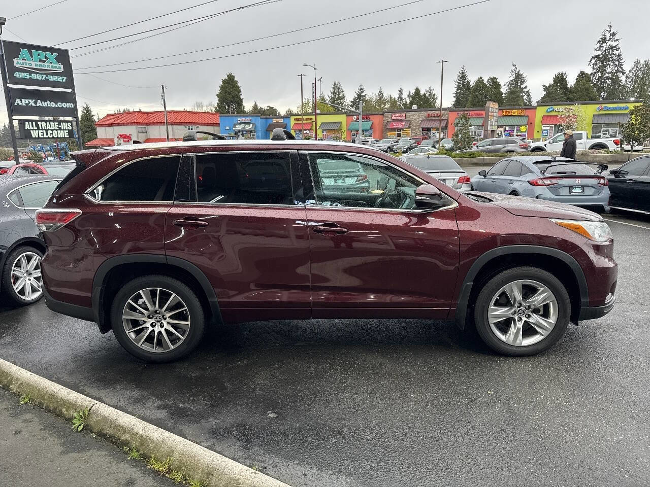 Used 2016 Toyota Highlander Limited w/ Four Season Floor Mat Package AWD/4WD image 10