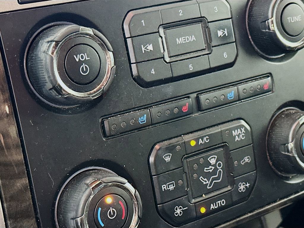 Used 2017 Ford Expedition Limited image 28