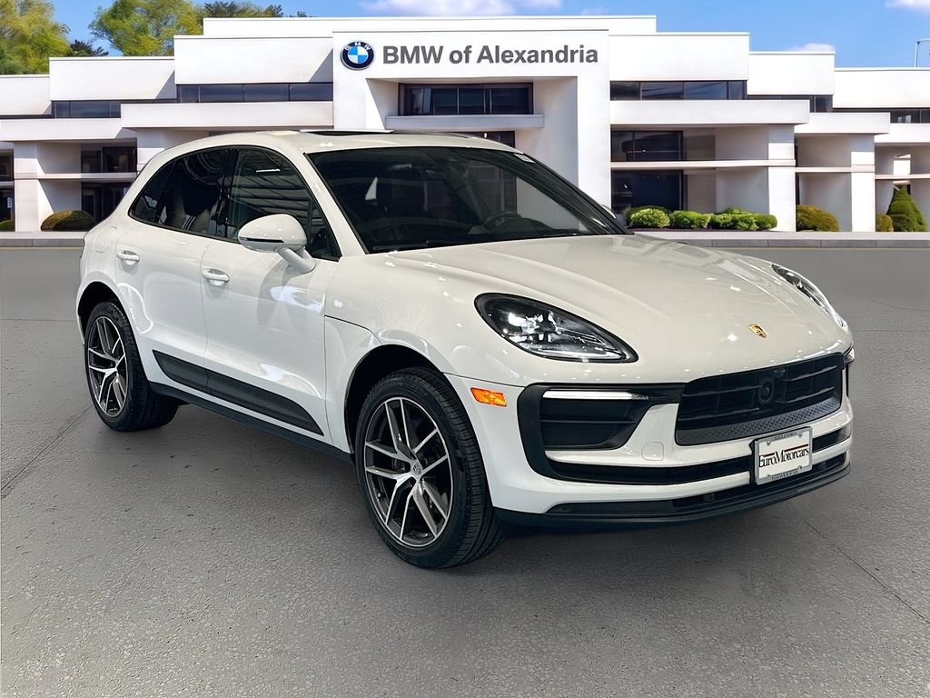 Used 2024 Porsche Macan AWD/4WD image 3