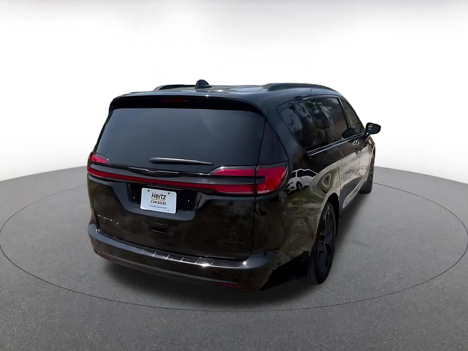 Used 2025 Chrysler Pacifica Limited FWD image 14