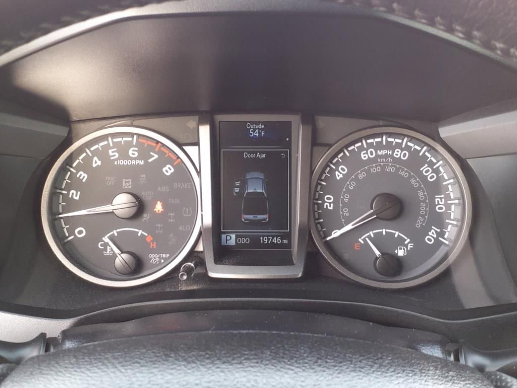 Used 2022 Toyota Tacoma TRD Off-Road image 9