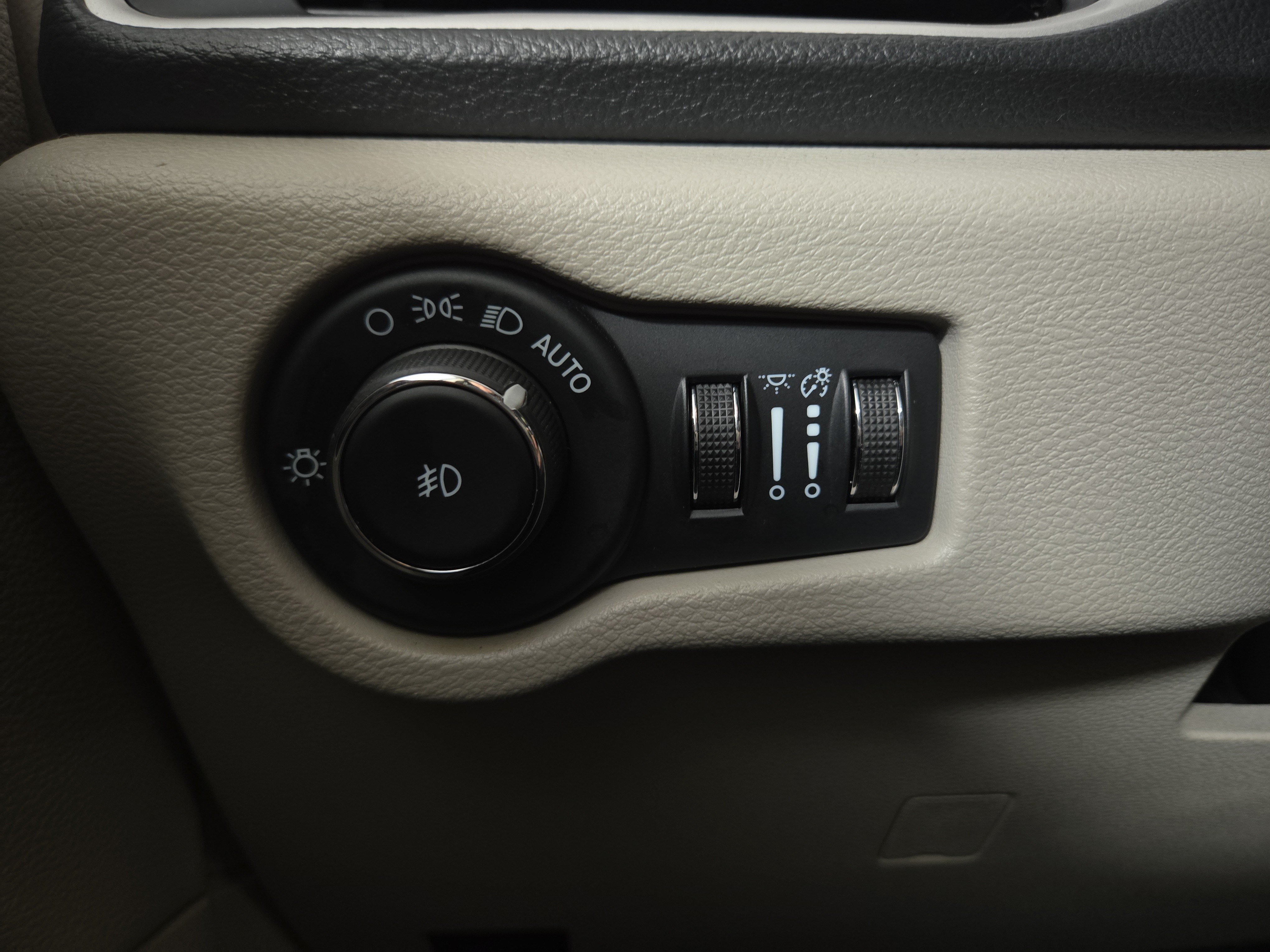 Used 2024 Chrysler Pacifica Limited FWD image 26