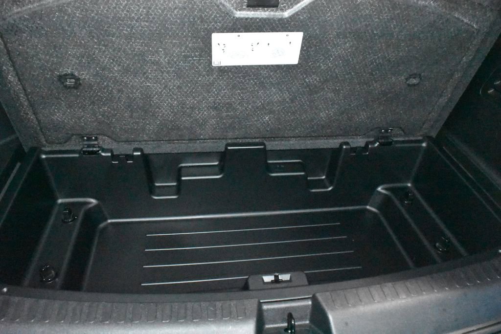 Used 2025 GMC Acadia Elevation image 32