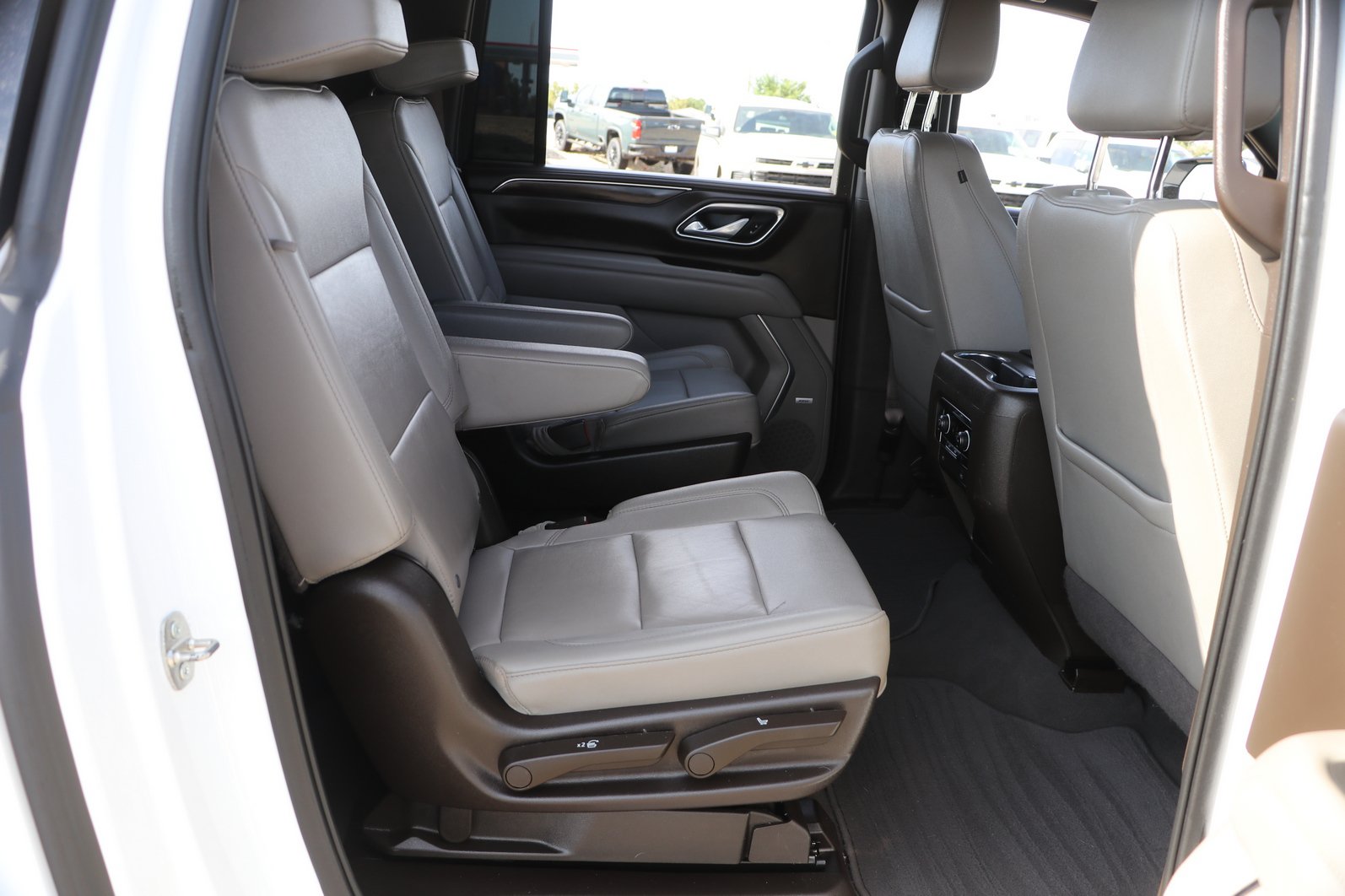 Used 2023 Chevrolet Suburban Z71 AWD/4WD image 31