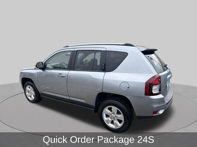 Used 2017 Jeep Compass Latitude FWD image 6