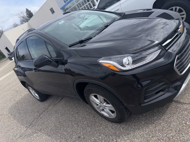 Used 2022 Chevrolet Trax LT w/ LT Convenience Package image 2