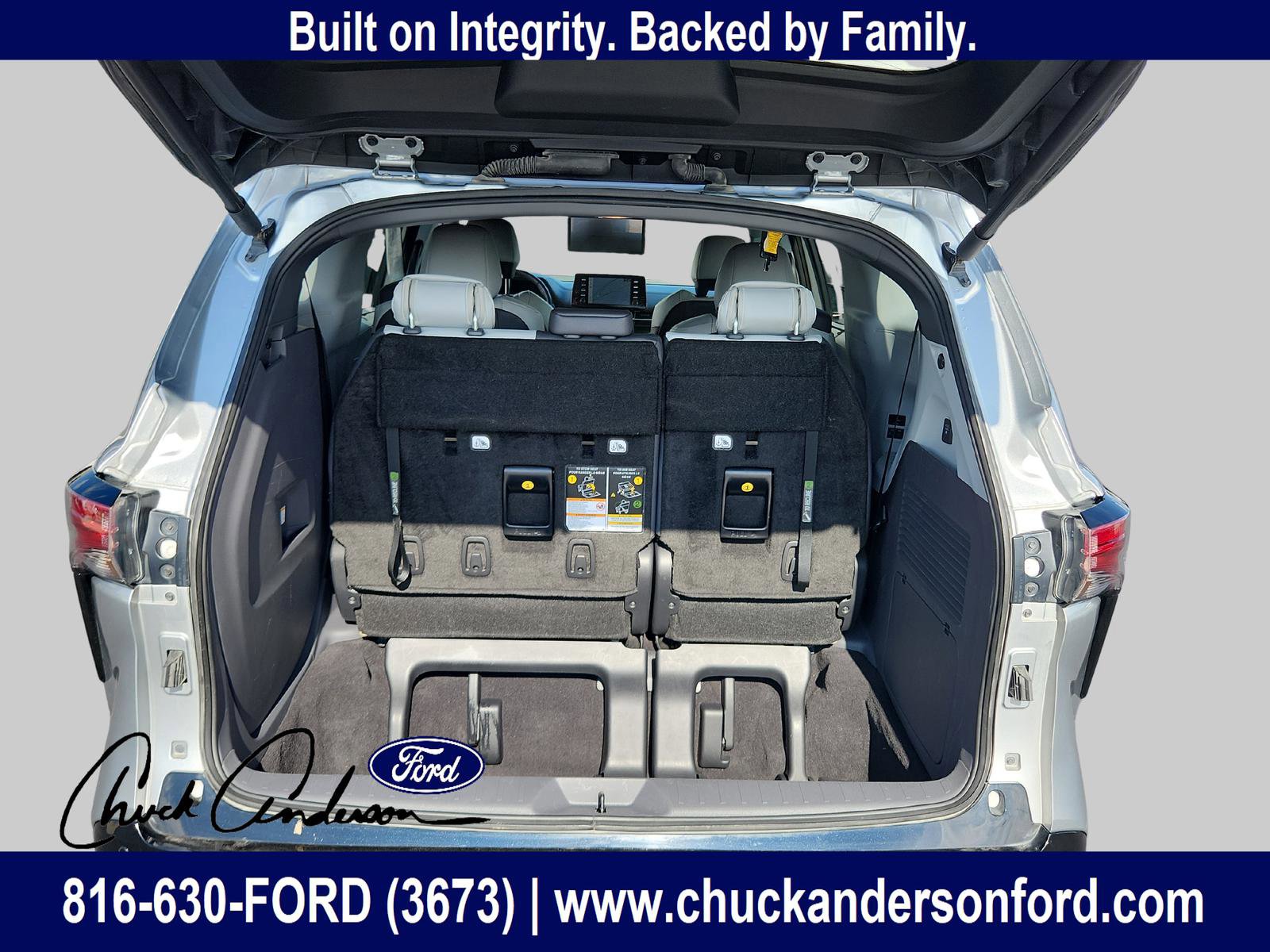 Used 2023 Toyota Sienna XSE w/ XSE Plus Package image 29