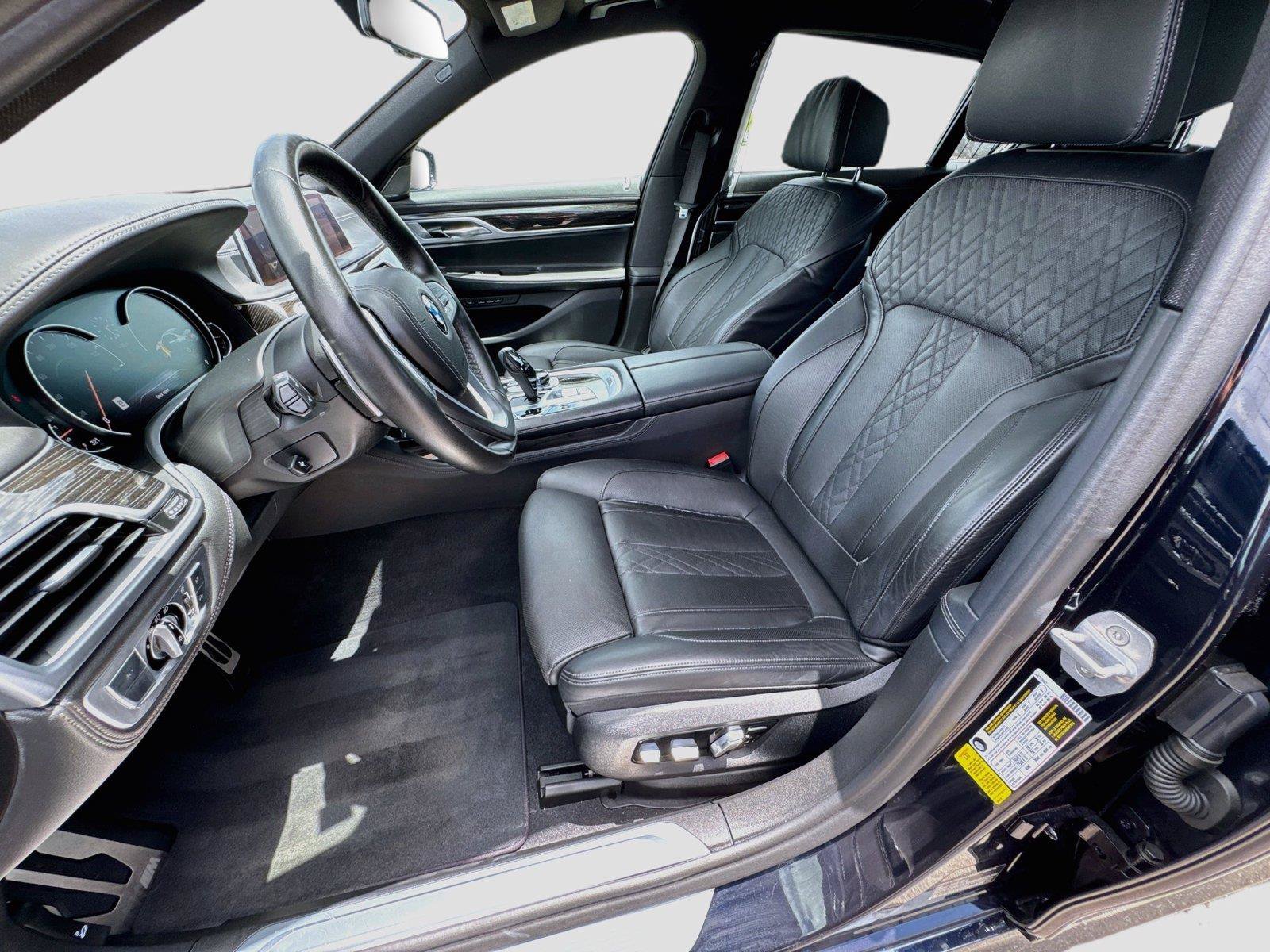 Used 2019 BMW 750i w/ Executive Package RWD image 9