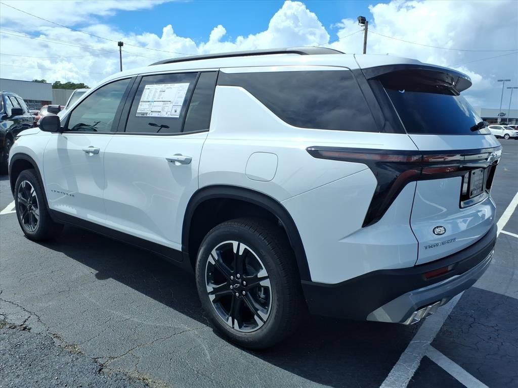 New 2027 Chevrolet Traverse LT w/ Sun and Wheel Package FWD image 5