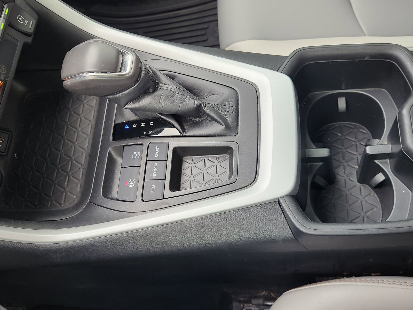 Used 2023 Toyota RAV4 XLE Premium image 24