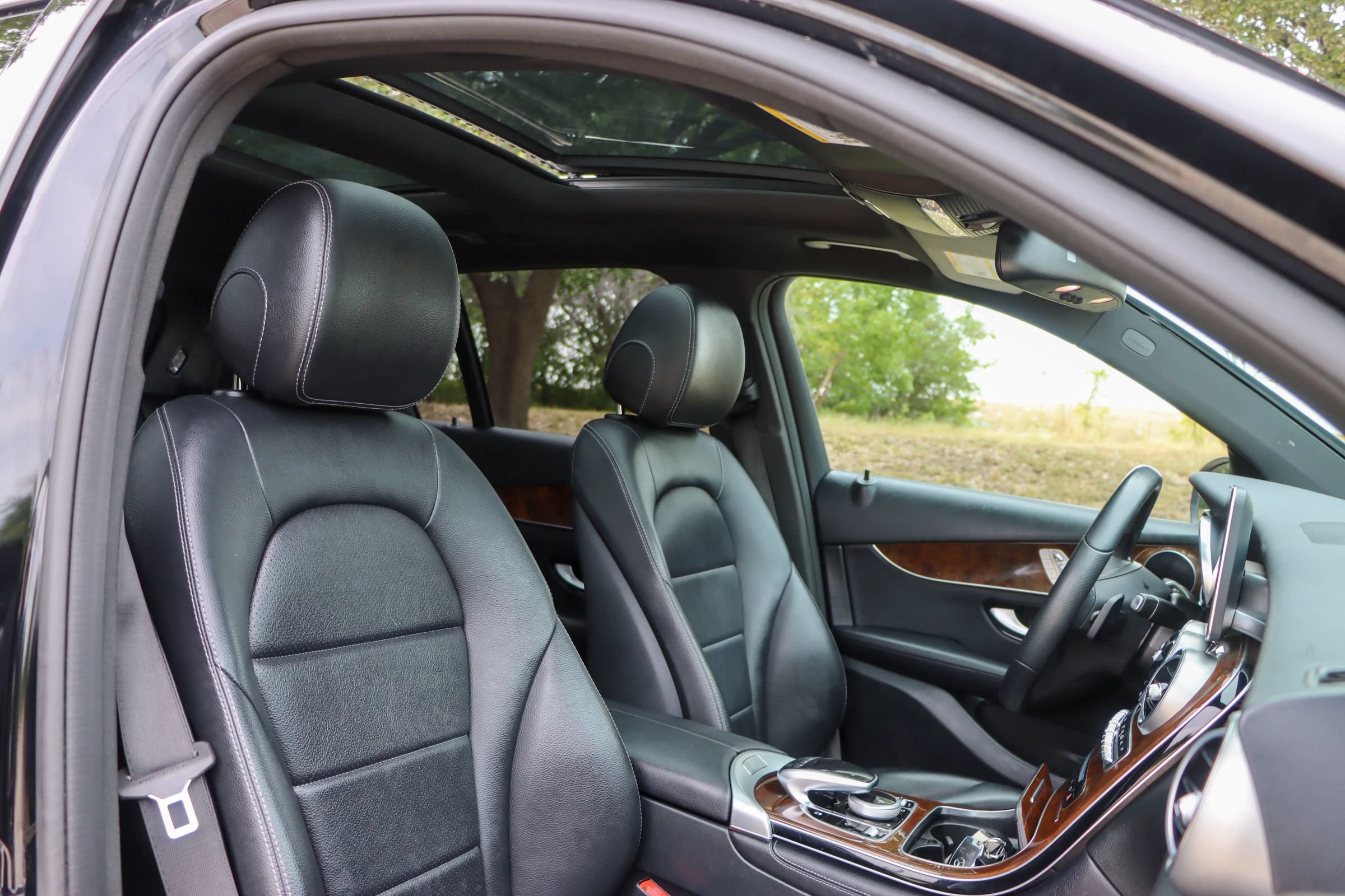 Used 2018 Mercedes-Benz GLC 300 w/ Multimedia Package image 21