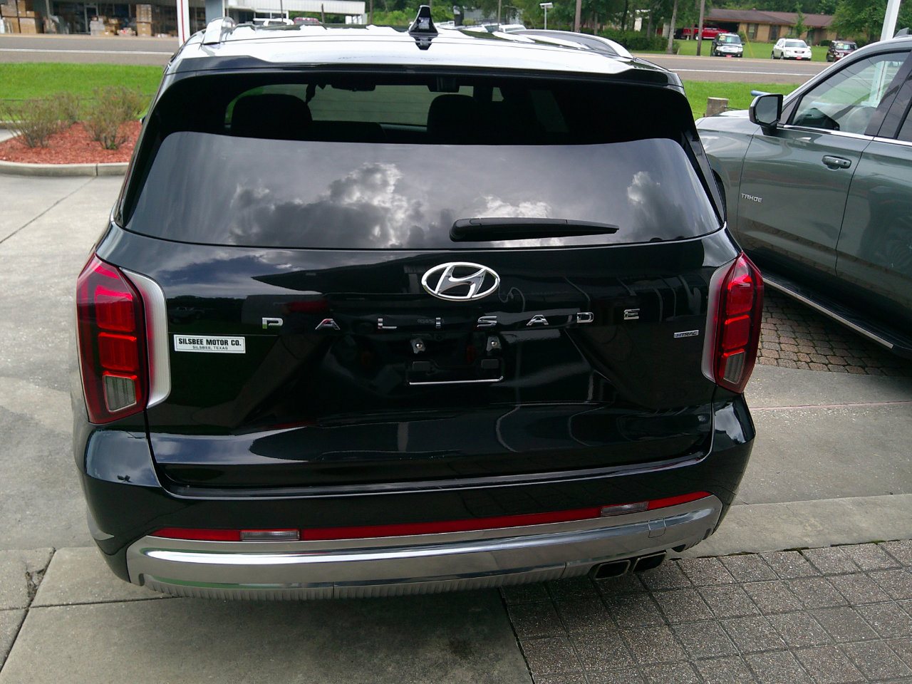 Used 2024 Hyundai Palisade Calligraphy image 3