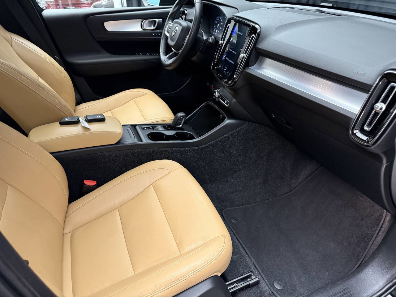 Used 2019 Volvo XC40 T5 Momentum image 23